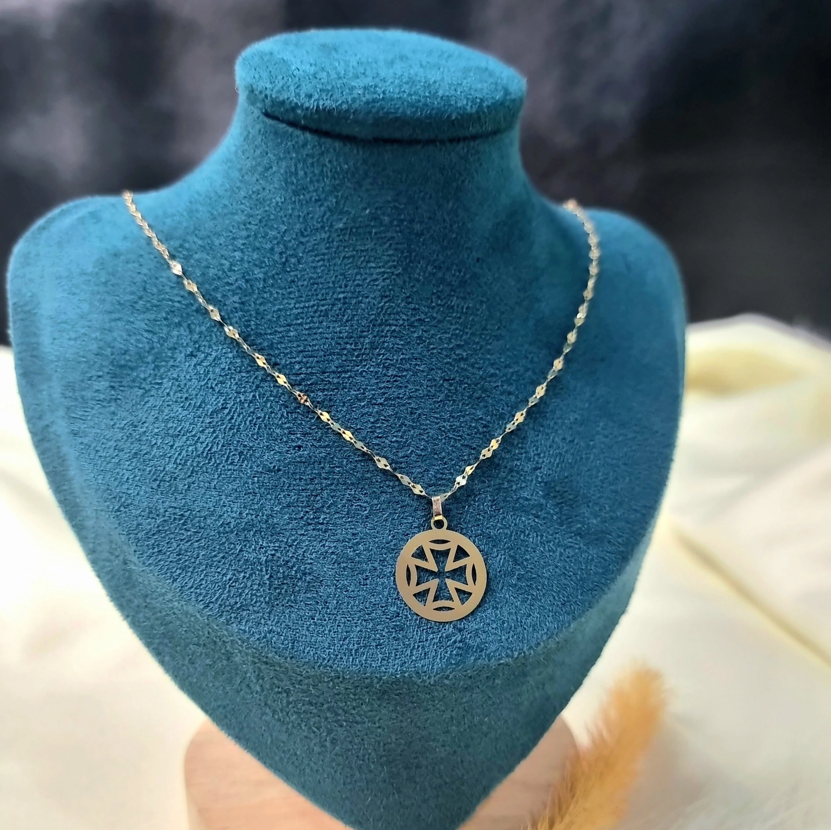 18K Pure Gold Cross Design Necklace - Image 4