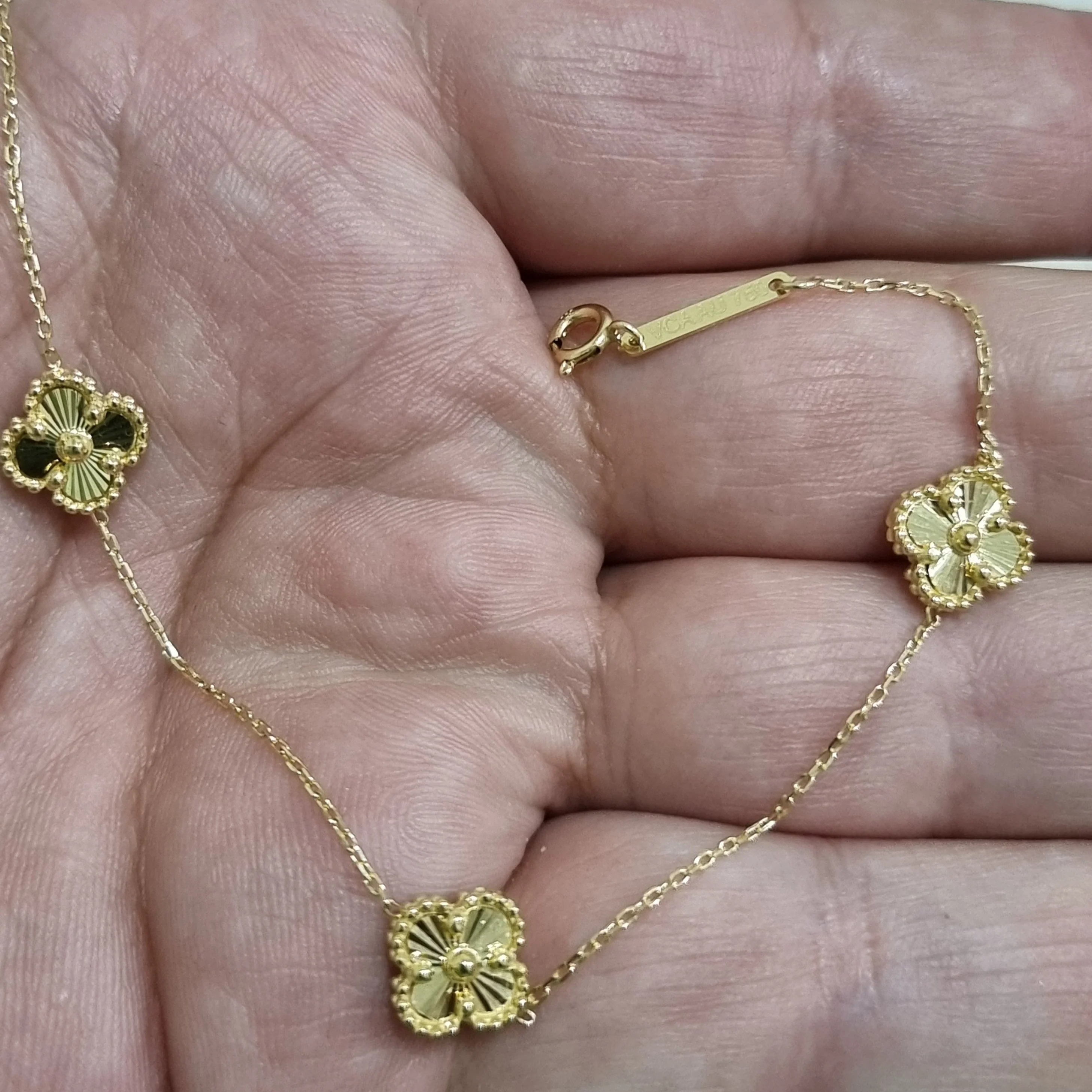 18K Pure Gold Elegant 3 Flower Bracelet - Image 3