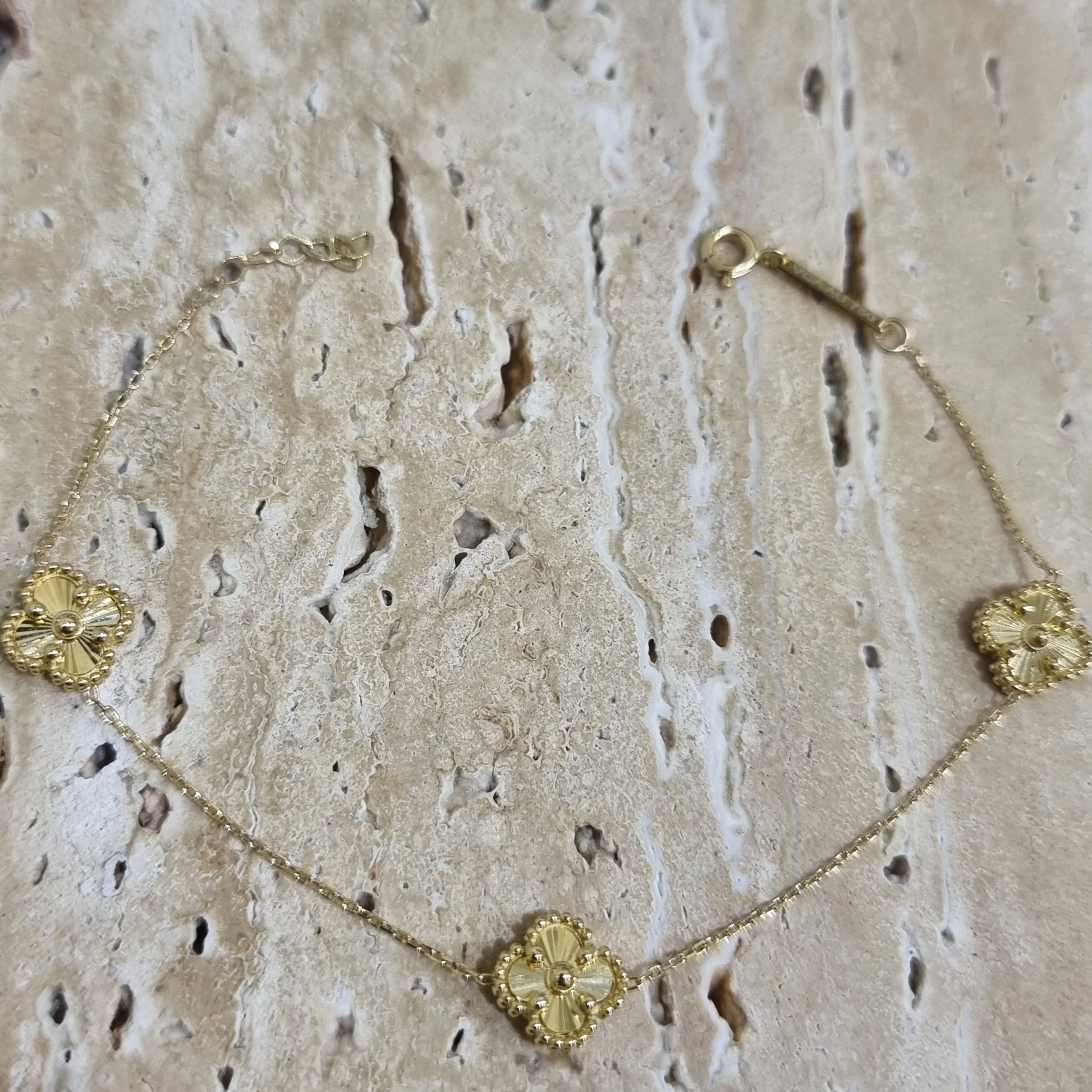 18K Pure Gold Elegant 3 Flower Bracelet - Image 4