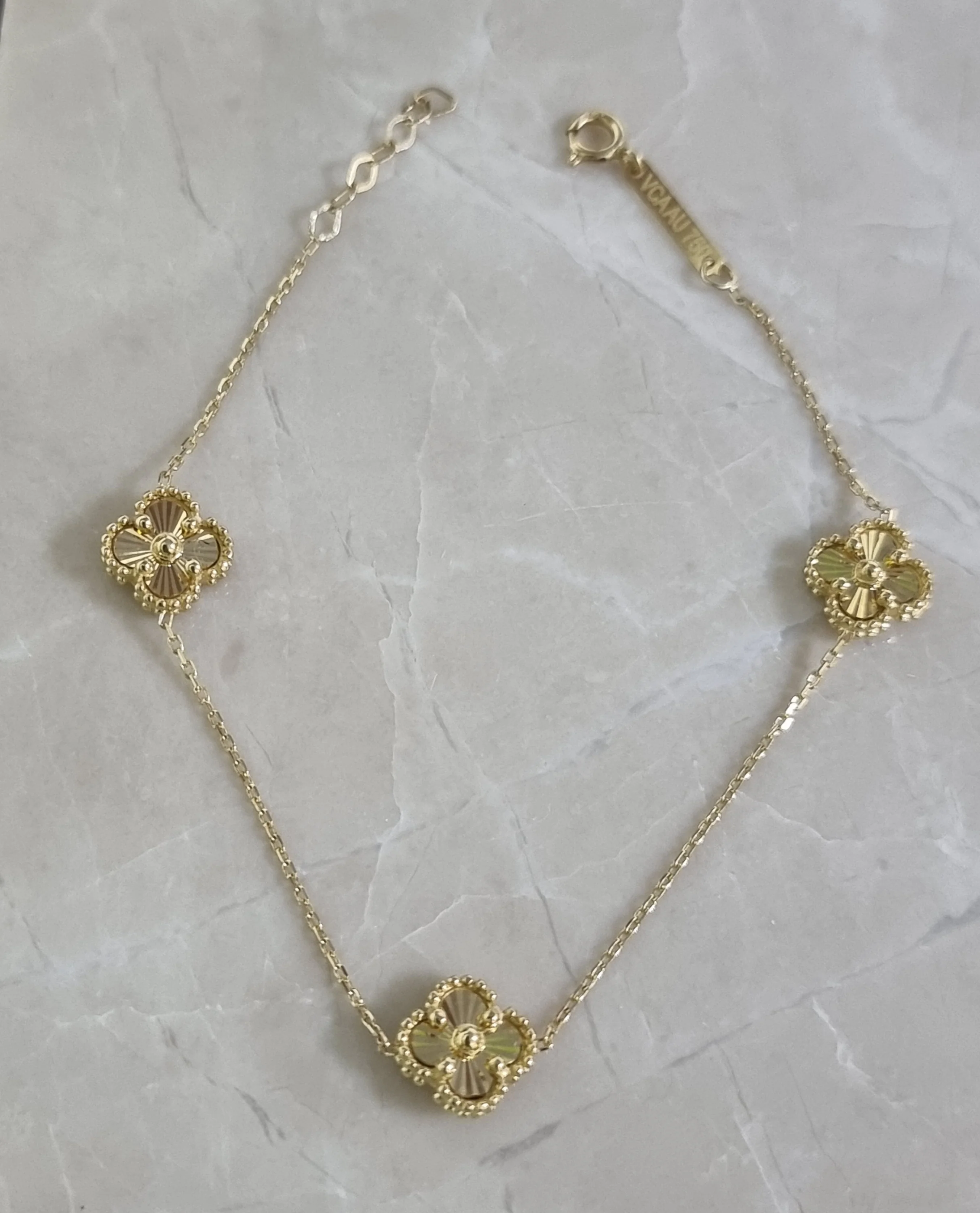 18K Pure Gold Elegant 3 Flower Bracelet - Image 5