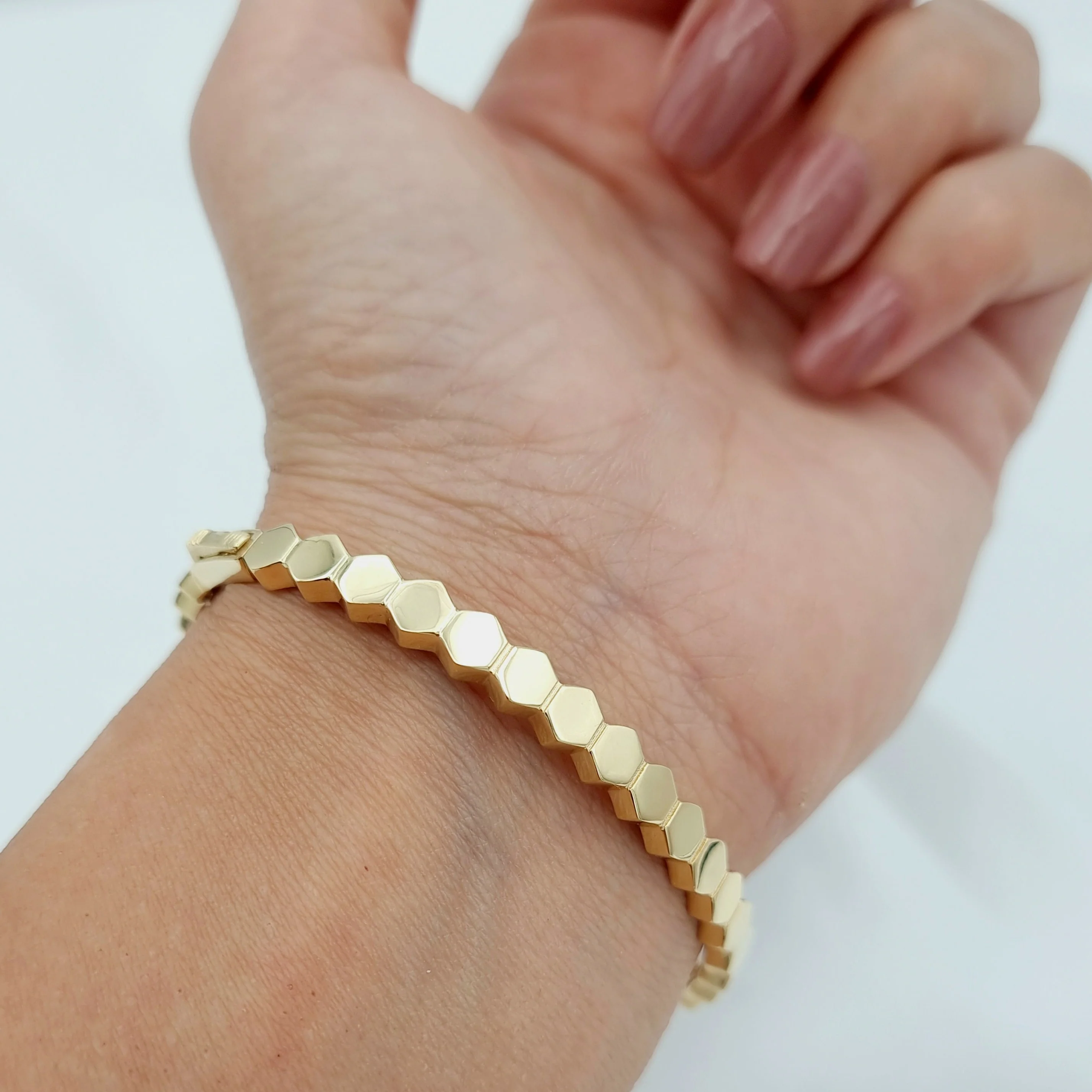 18K Pure Gold Elegant Bangle - Image 7