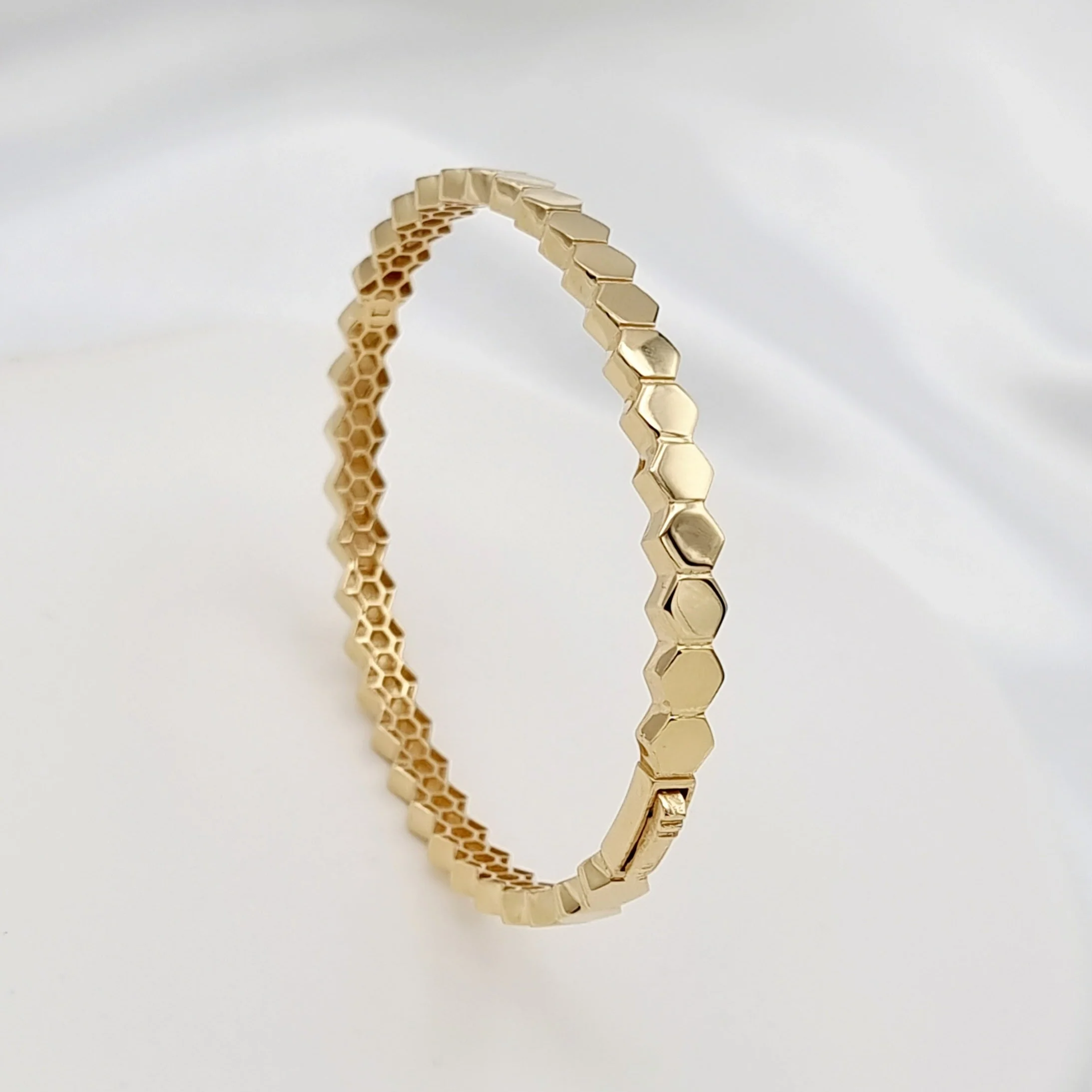 18K Pure Gold Elegant Bangle - Image 9