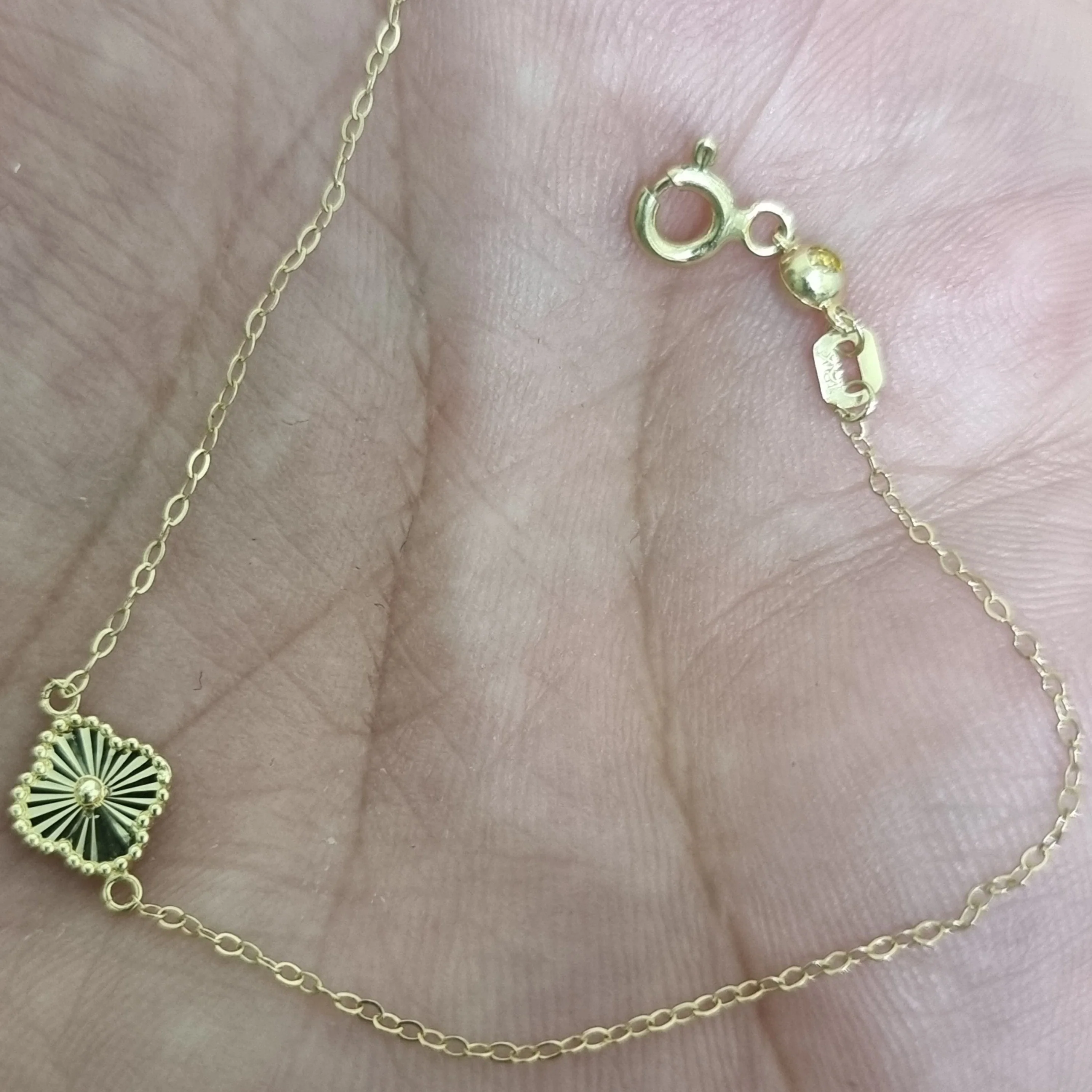 18K Pure Gold Elegant Flower Bracelet - Image 3