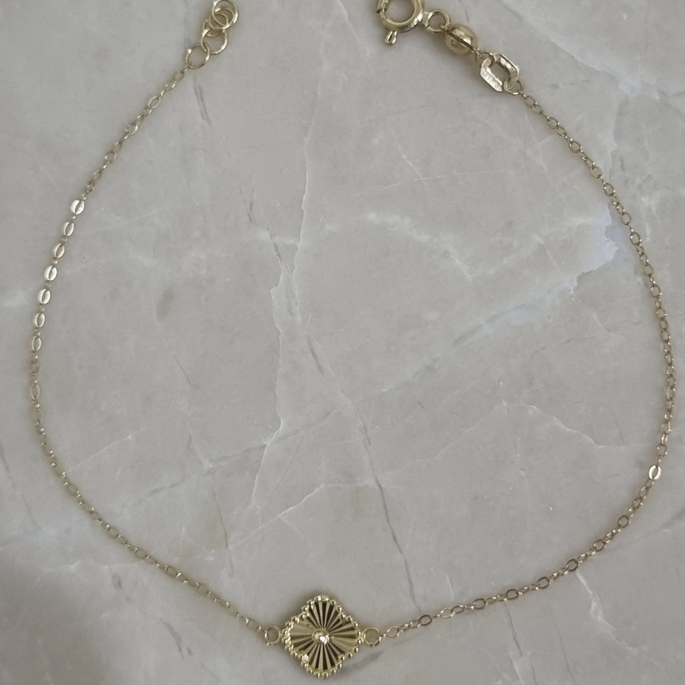 18K Pure Gold Elegant Flower Bracelet - Image 4