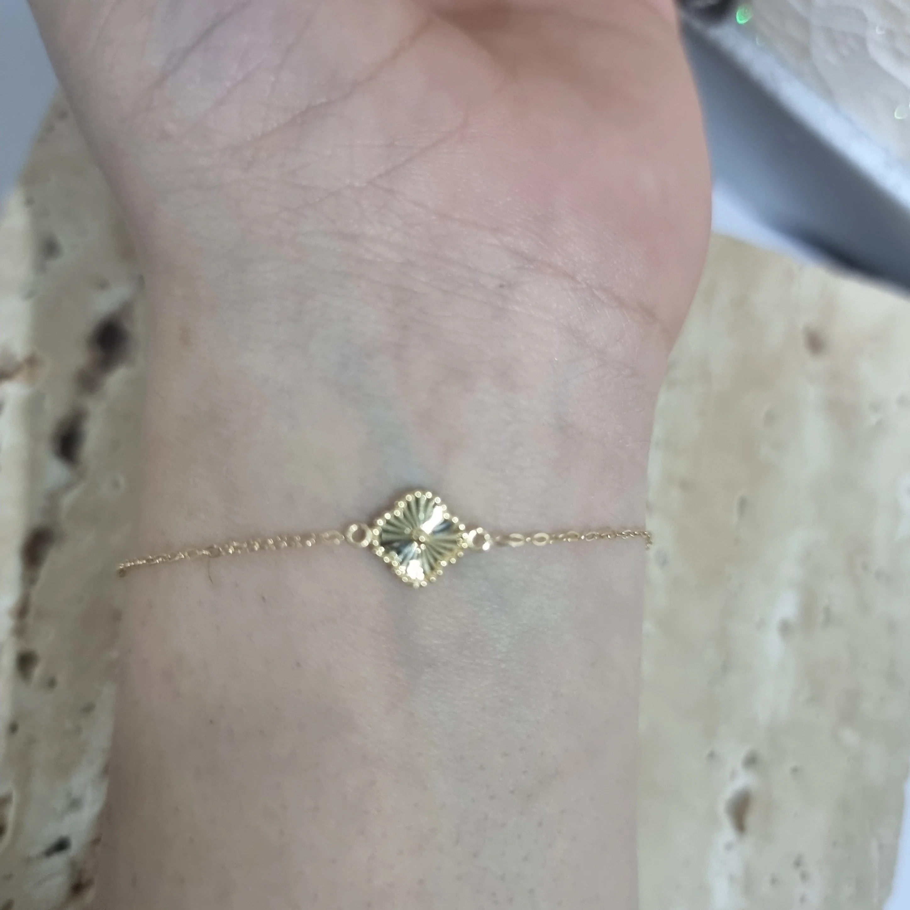 18K Pure Gold Elegant Flower Bracelet - Image 5
