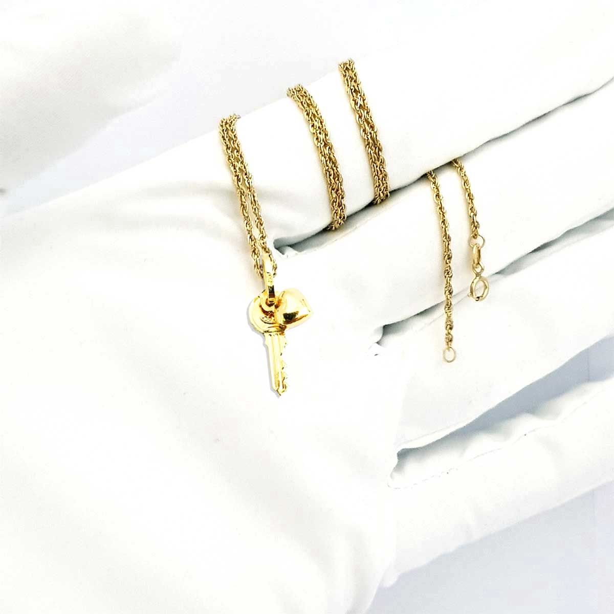 18K Pure Gold Ella Heart Key Necklace - Image 5