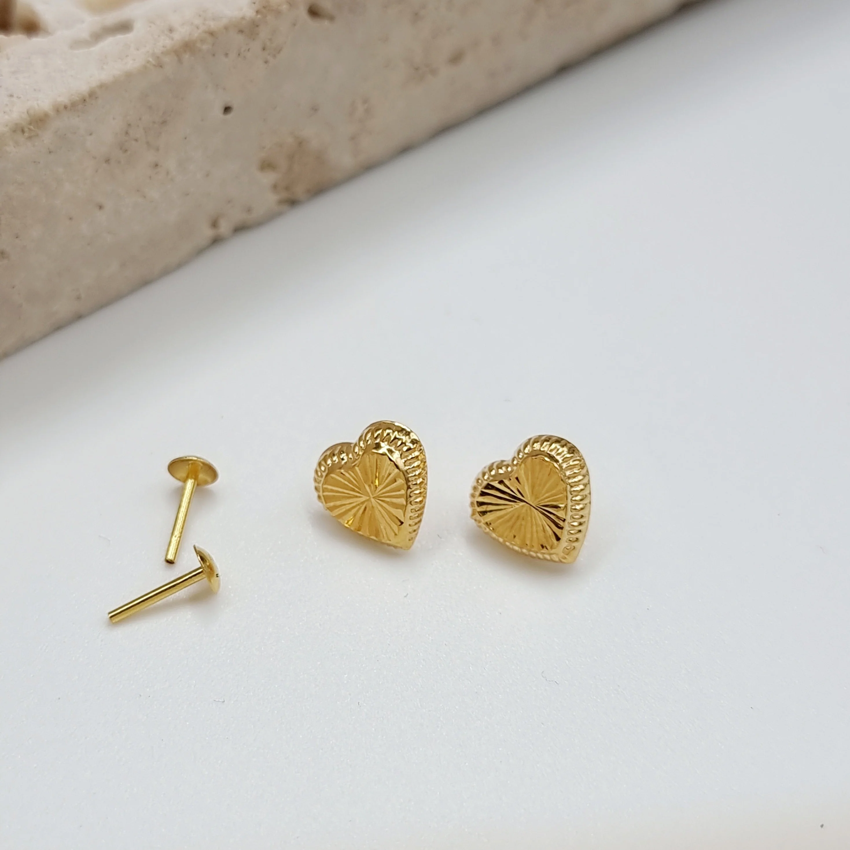 18K Pure Gold Heart Screw Earring Set - Image 3