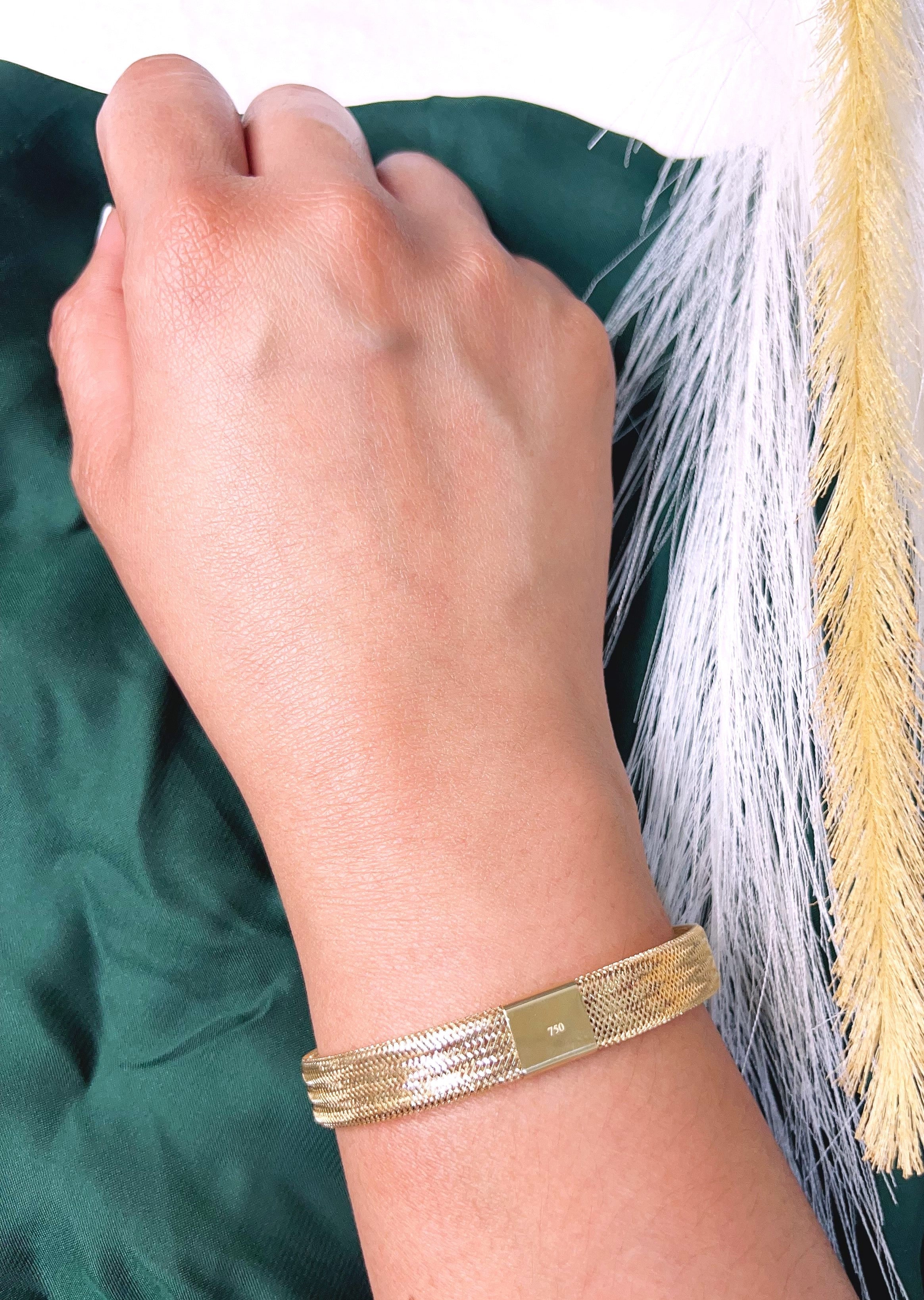 18K Pure Gold Elastic Bangle - Image 4
