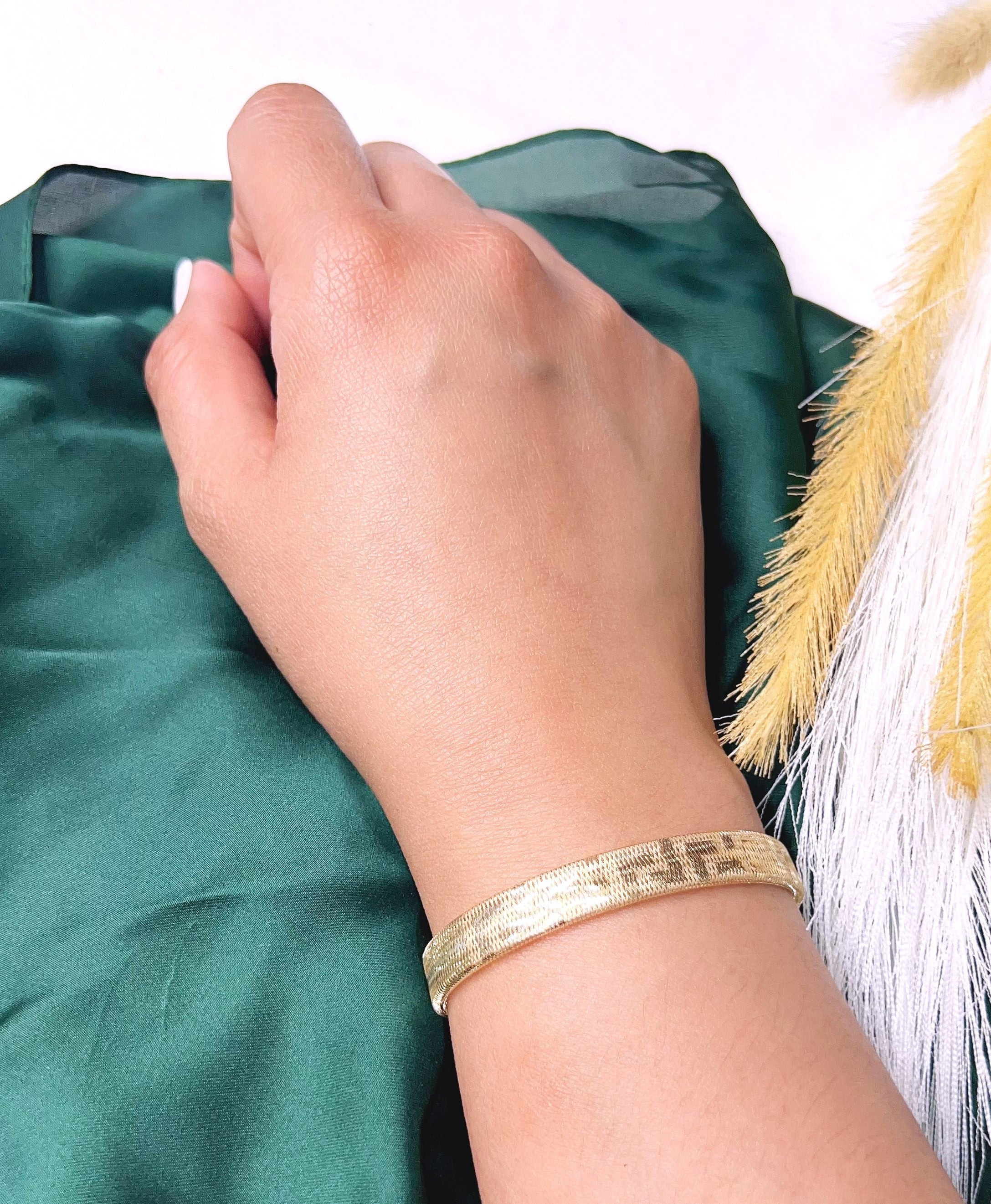 18K Pure Gold Elastic Bangle - Image 5