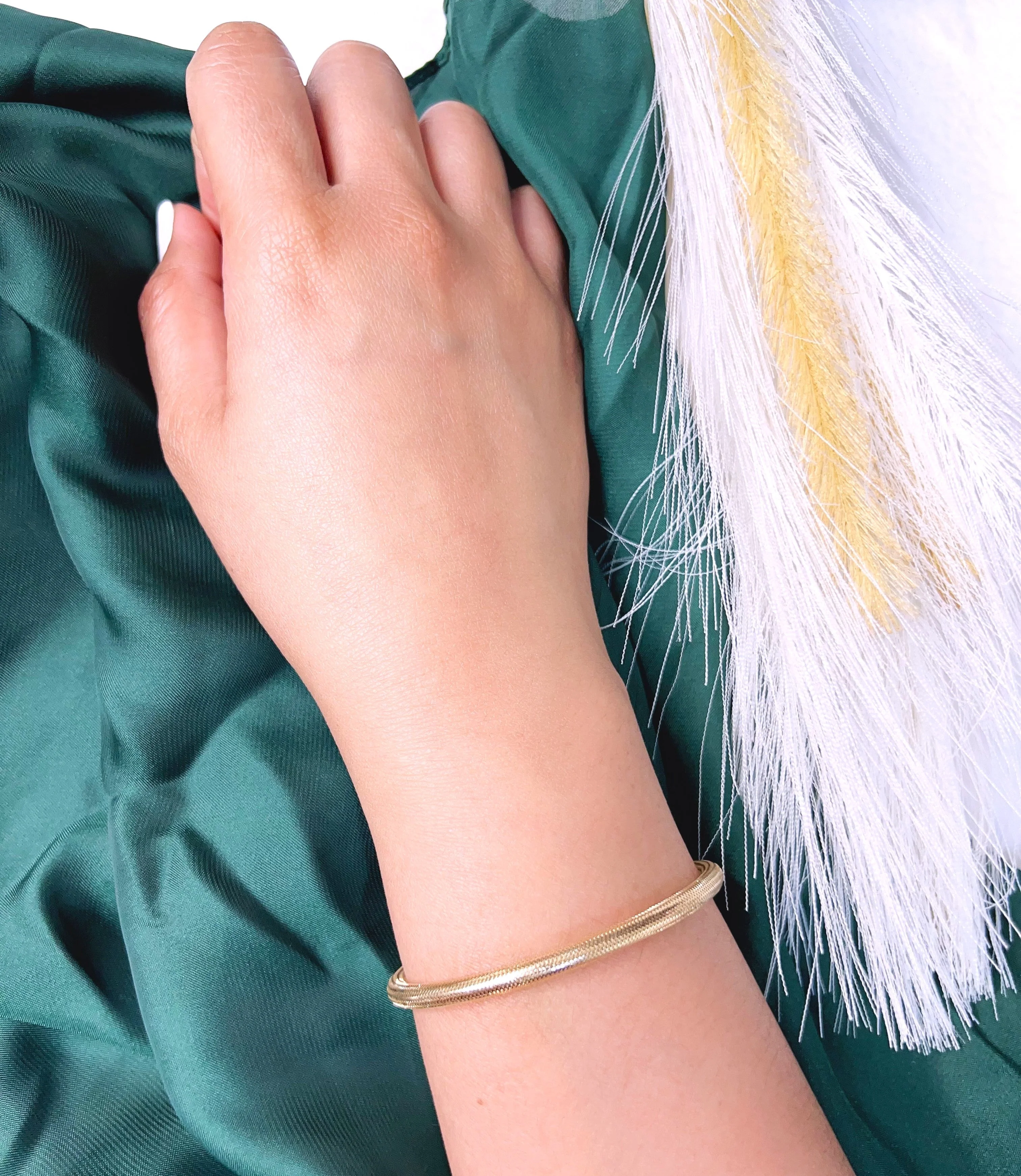 18K Pure Gold Elastic Bangle - Image 9