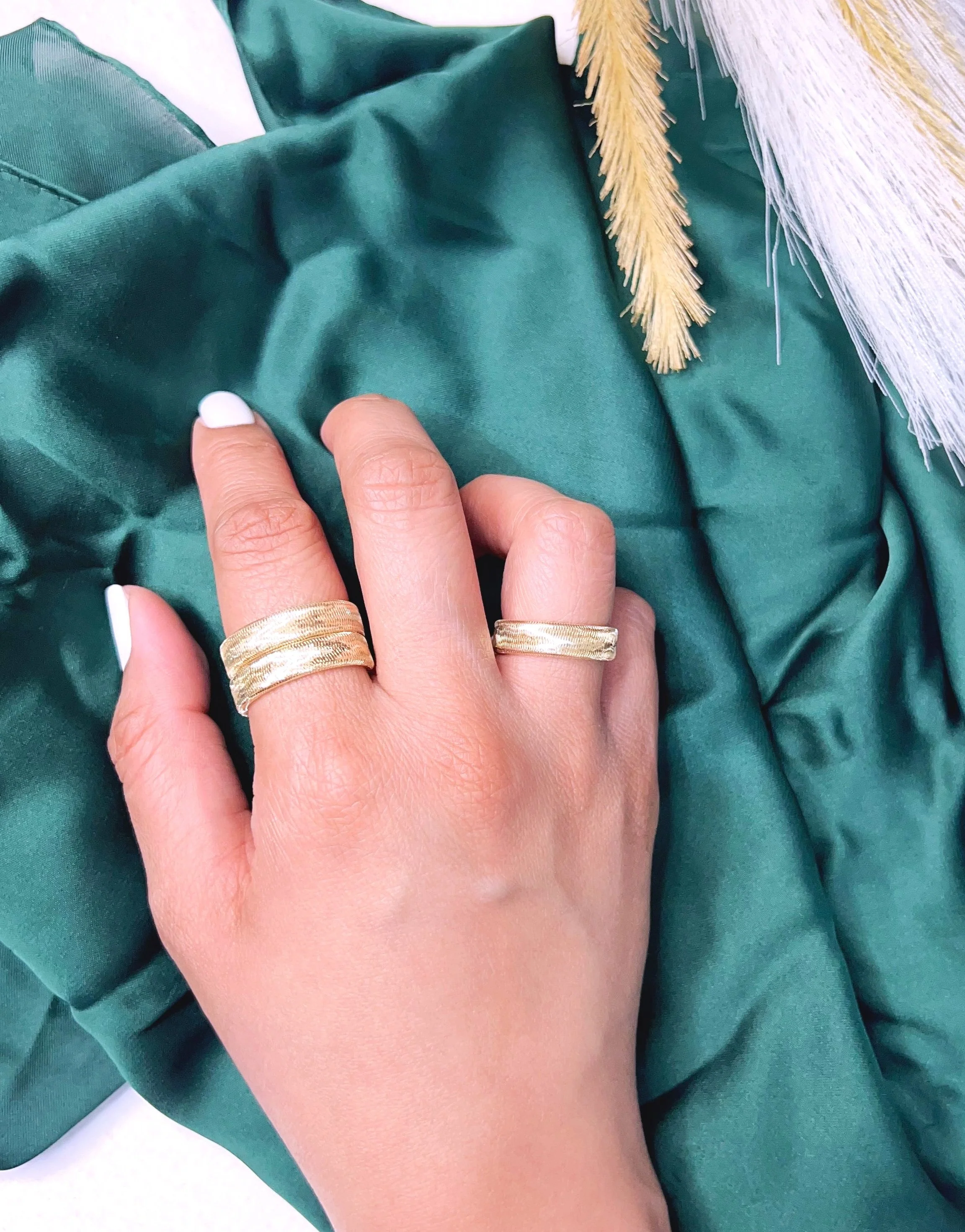 18K Pure Gold Elastic Ring - Image 5