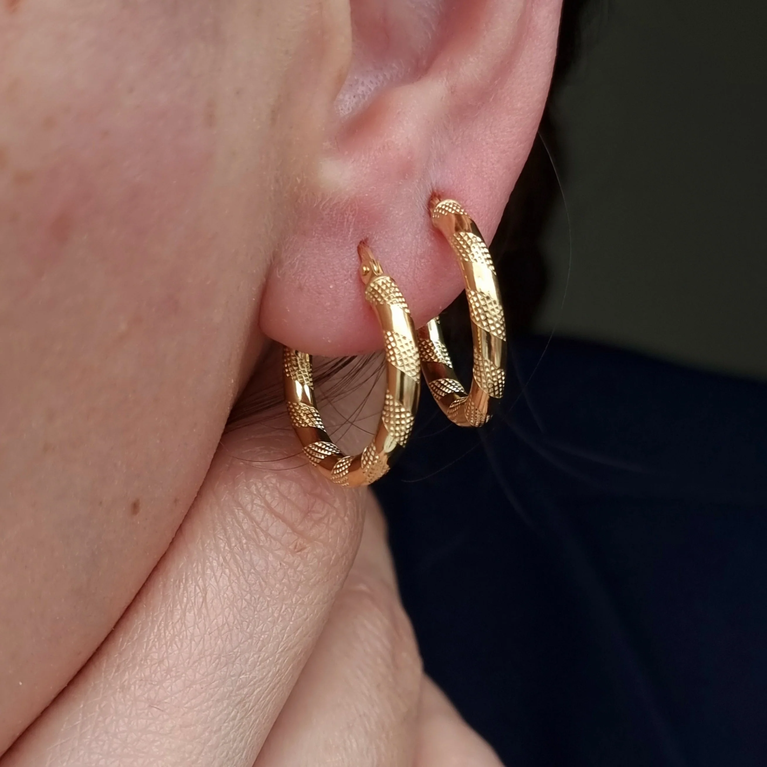 18K Pure Gold Round Earrings - Image 3
