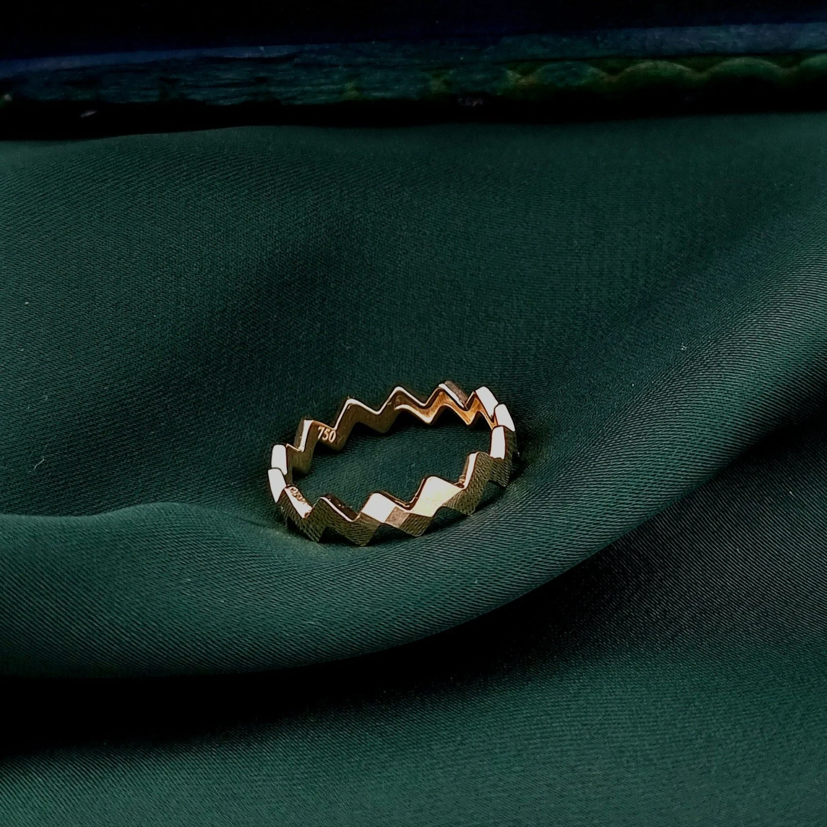 18K Pure Gold Twisted Ring - Image 2