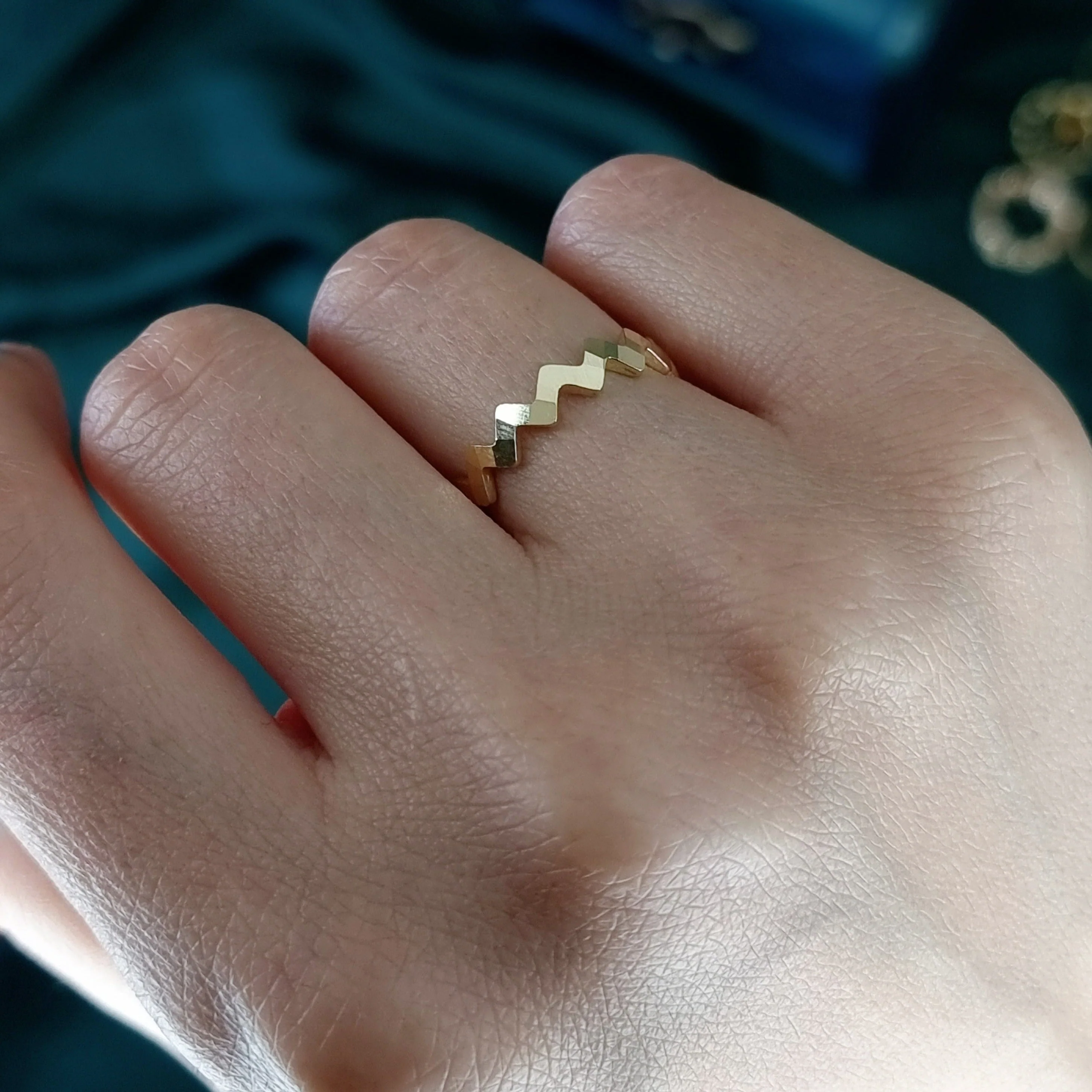 18K Pure Gold Twisted Ring - Image 5