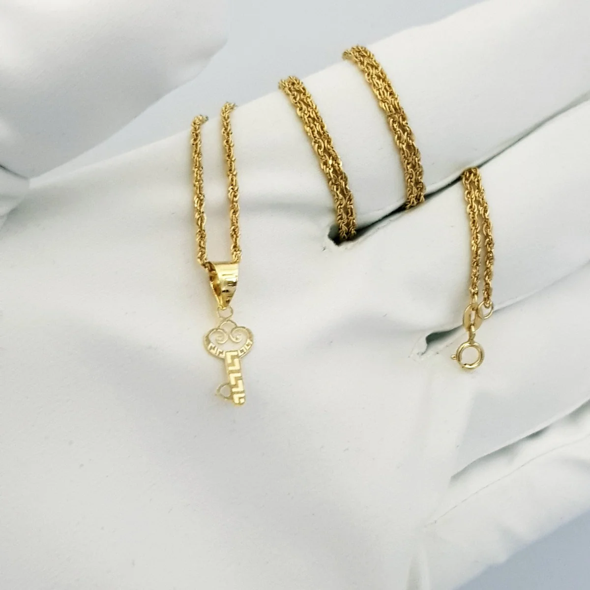 18K Pure Gold Elegant Key Design Necklace - Image 4