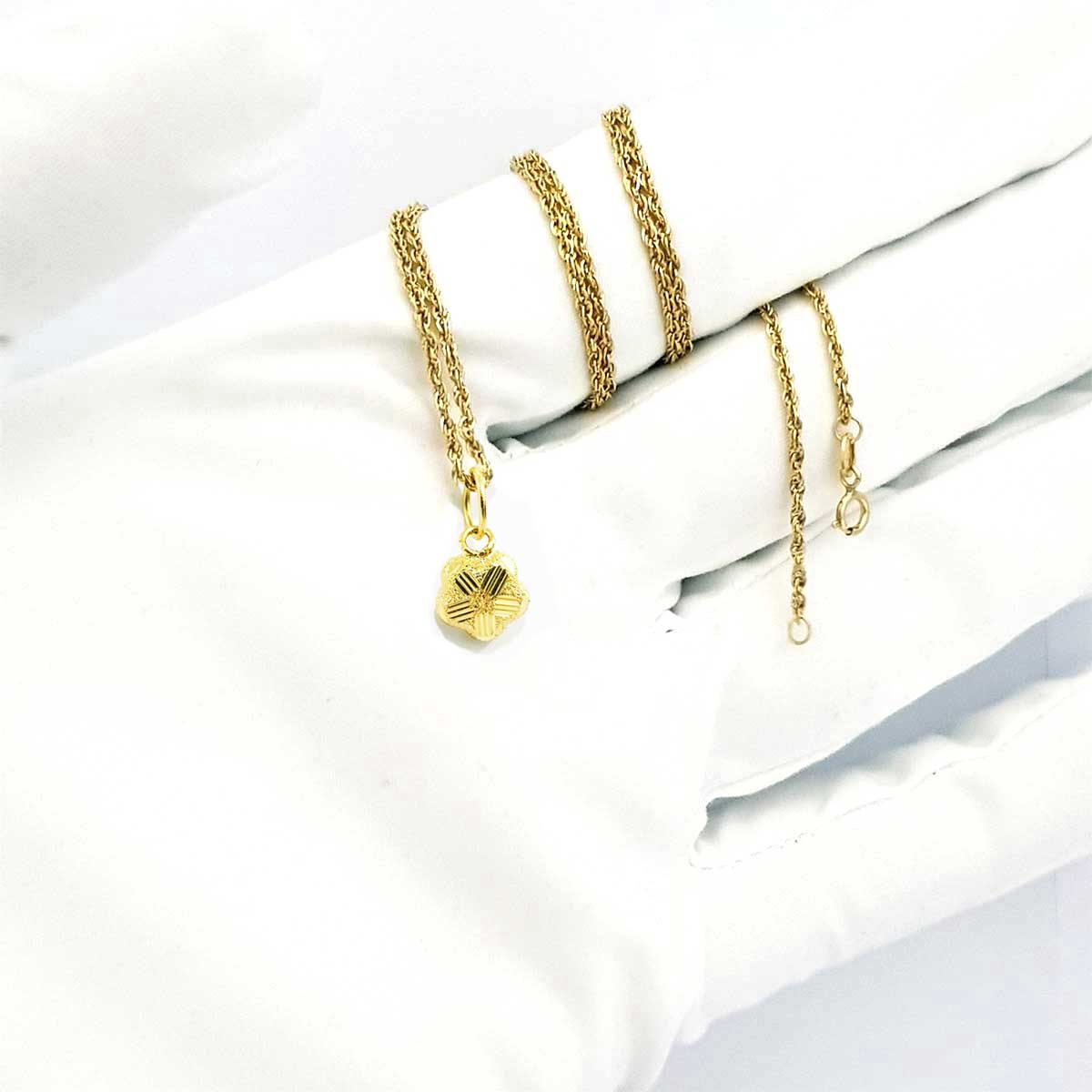18K Pure Gold Flower Design Necklace - Image 4