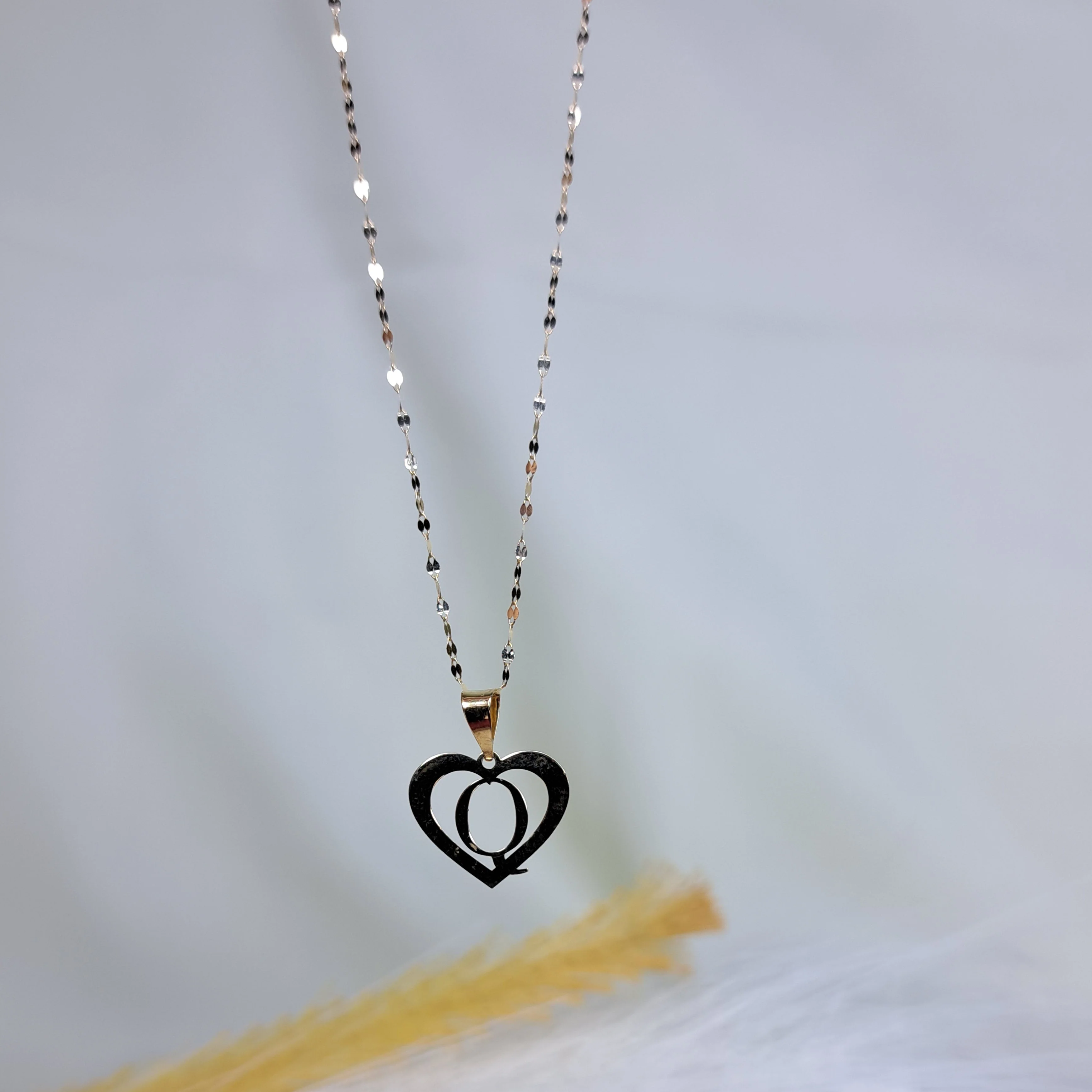 18K Pure Gold Heart Letter Q Design Necklace - Image 3