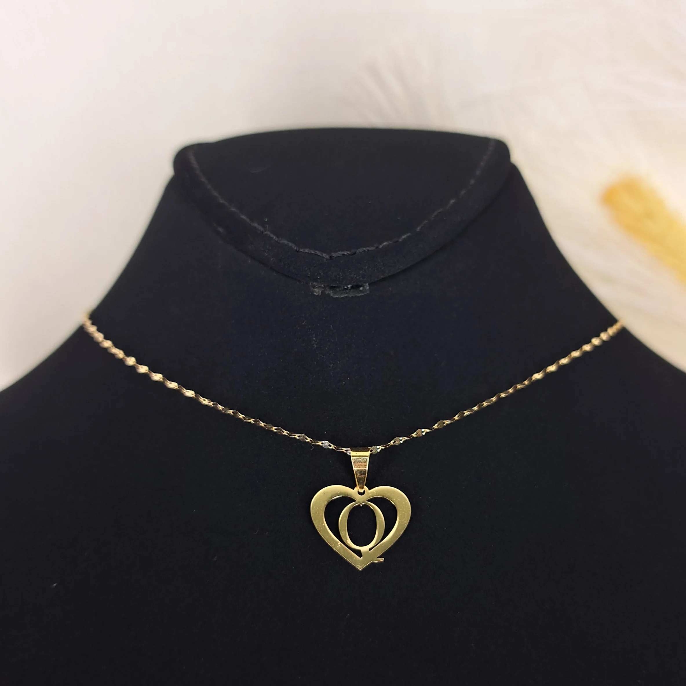 18K Pure Gold Heart Letter Q Design Necklace - Image 5