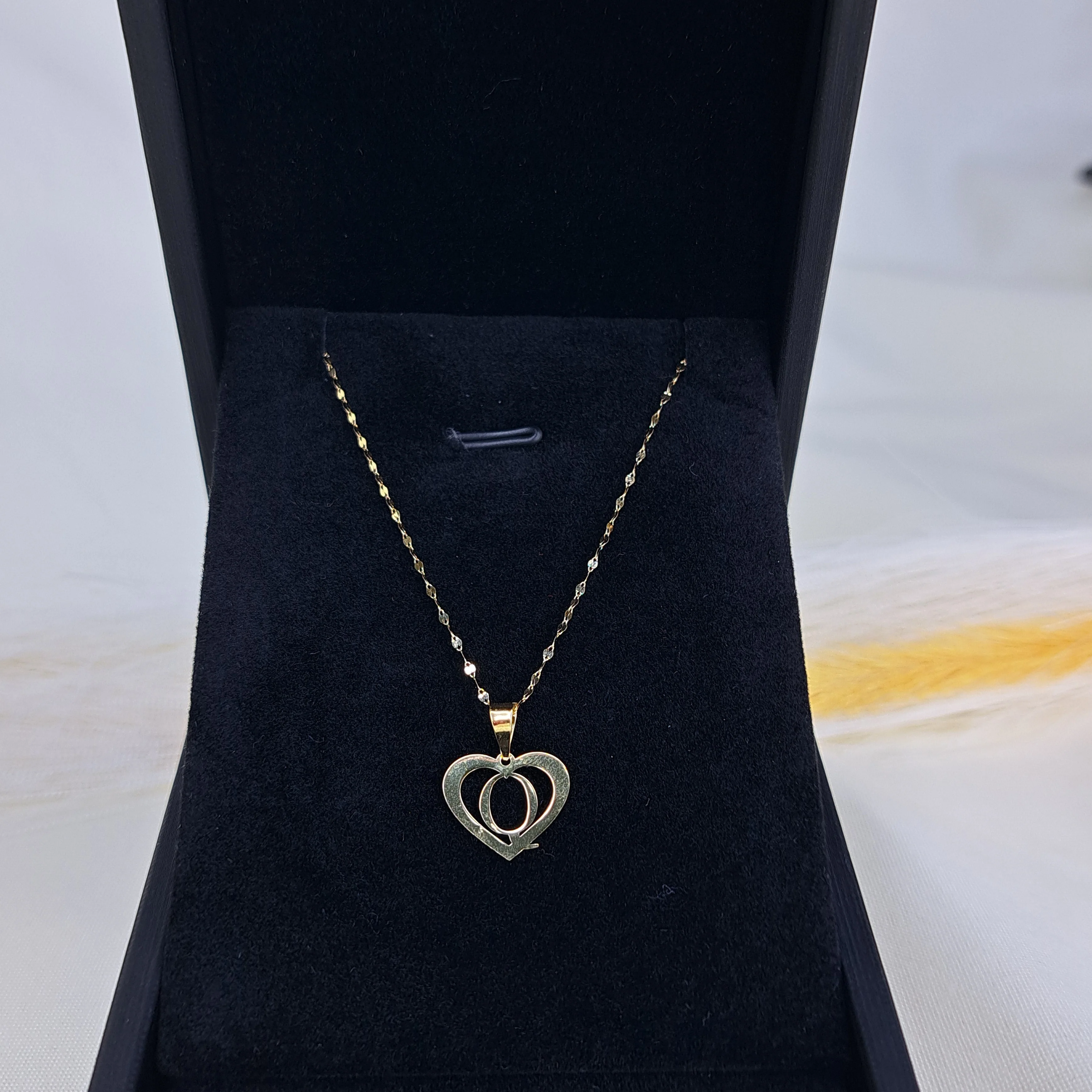 18K Pure Gold Heart Letter Q Design Necklace - Image 6