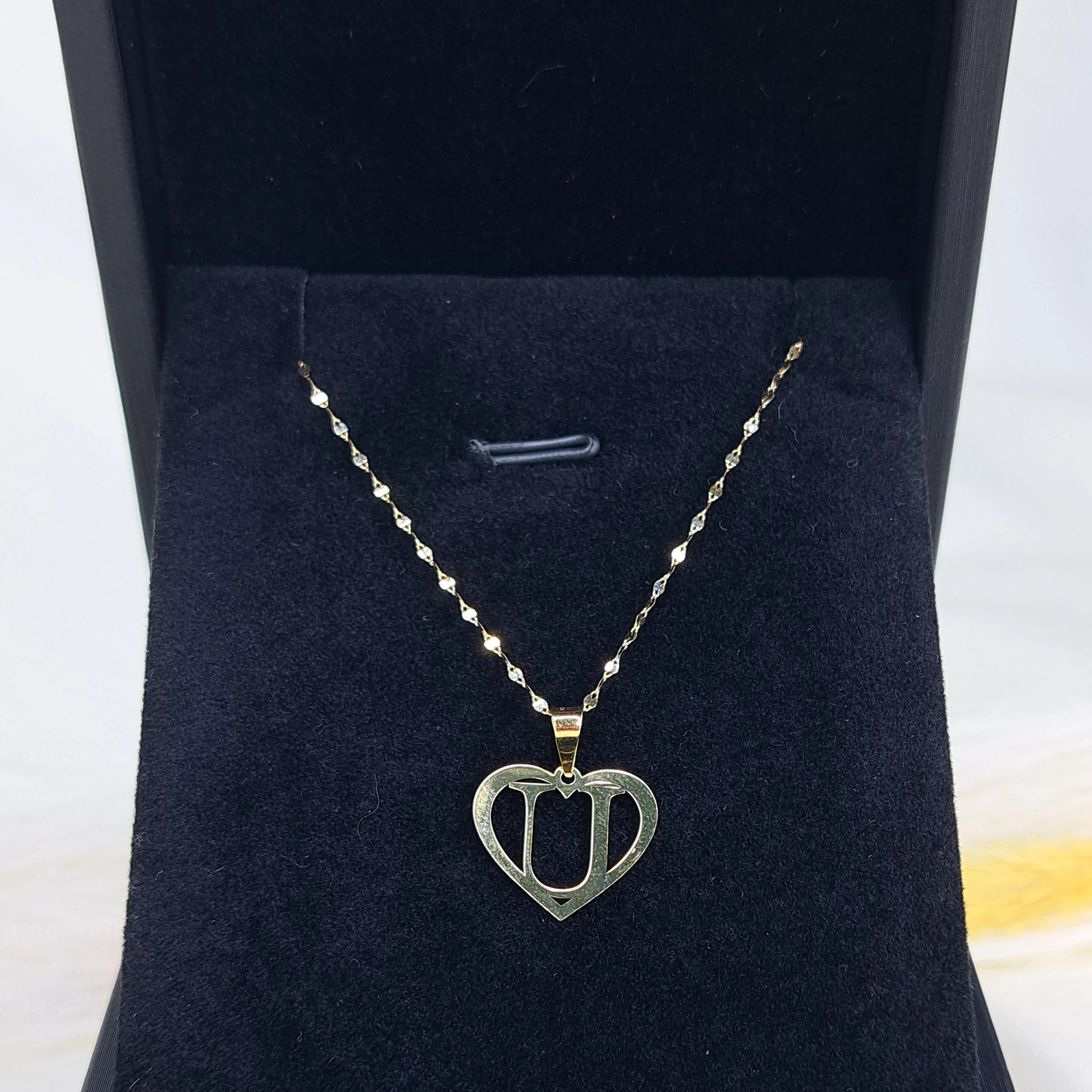 18K Pure Gold Heart Letter U Design Necklace - Image 4