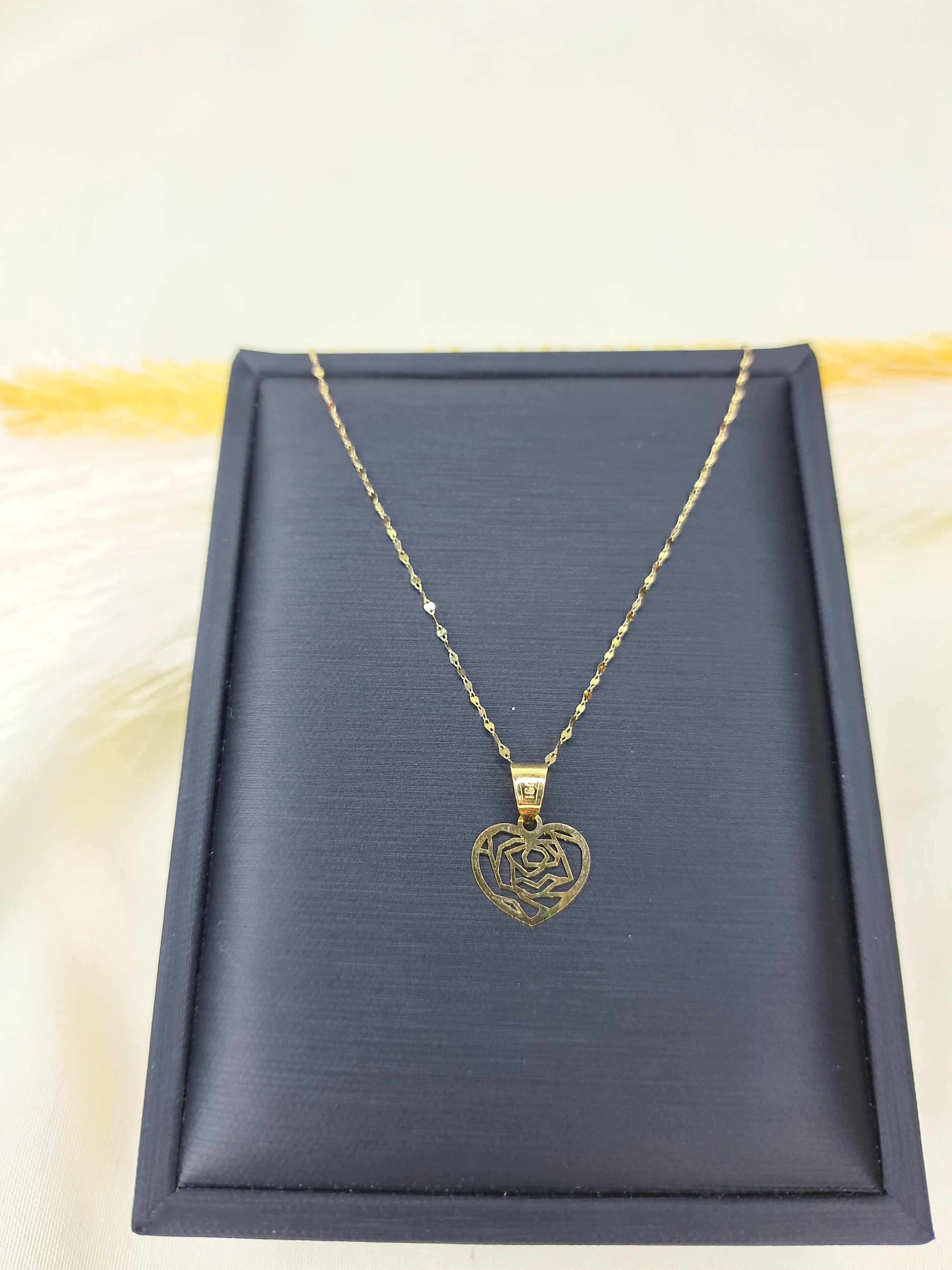 18K Pure Gold Heart With Flower Design Necklace - Image 3