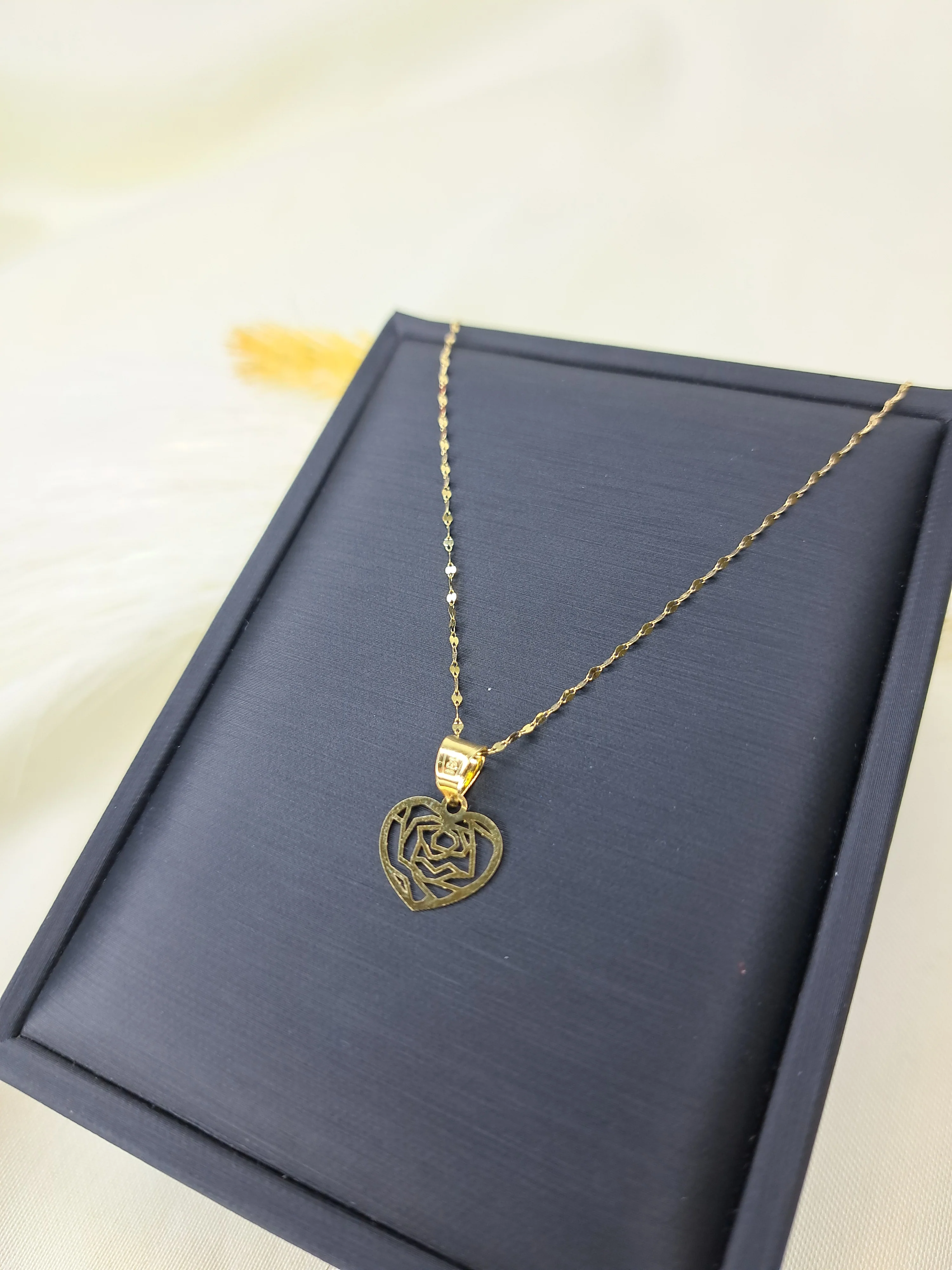 18K Pure Gold Heart With Flower Design Necklace - Image 4