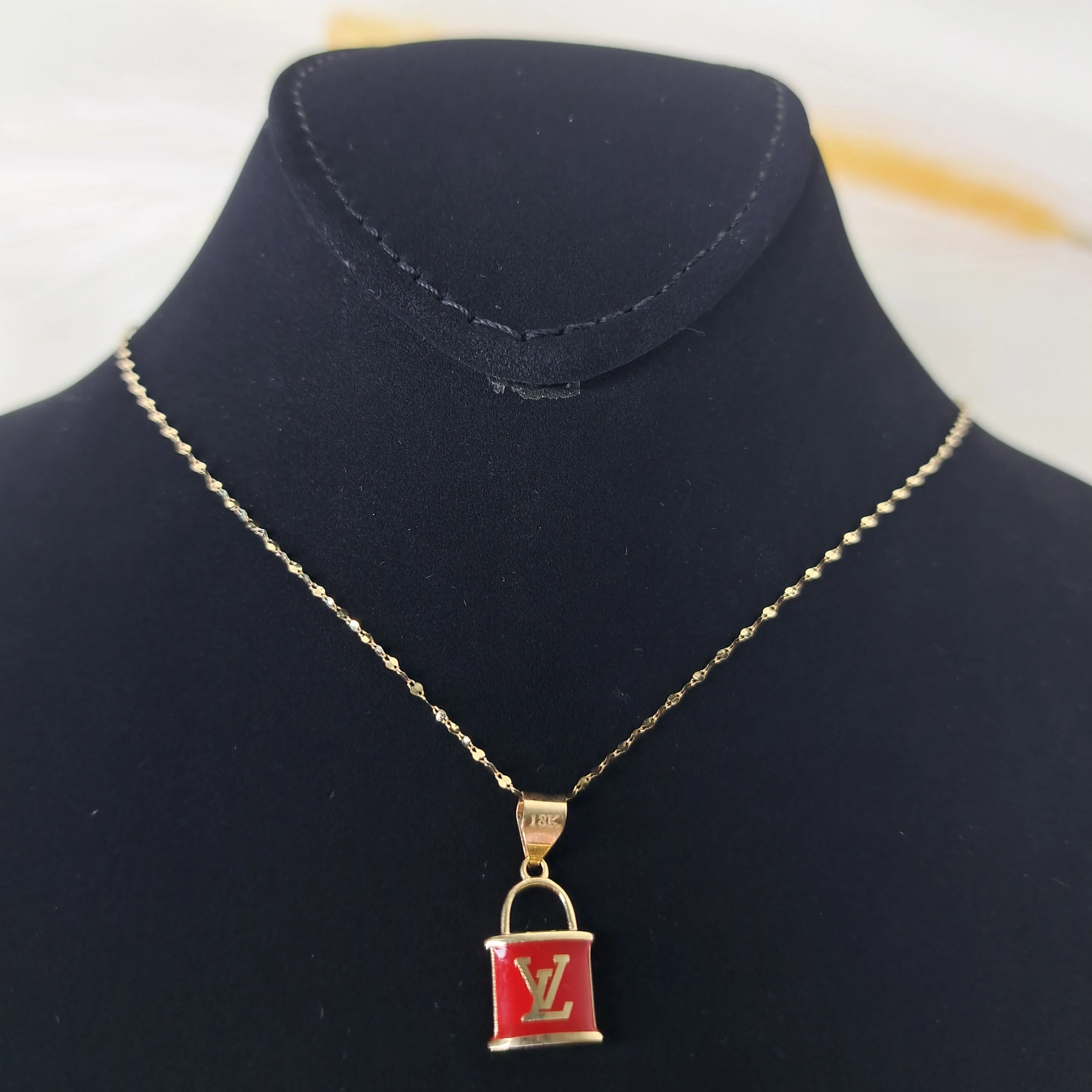 18K Pure Gold Lock Elegant Necklace