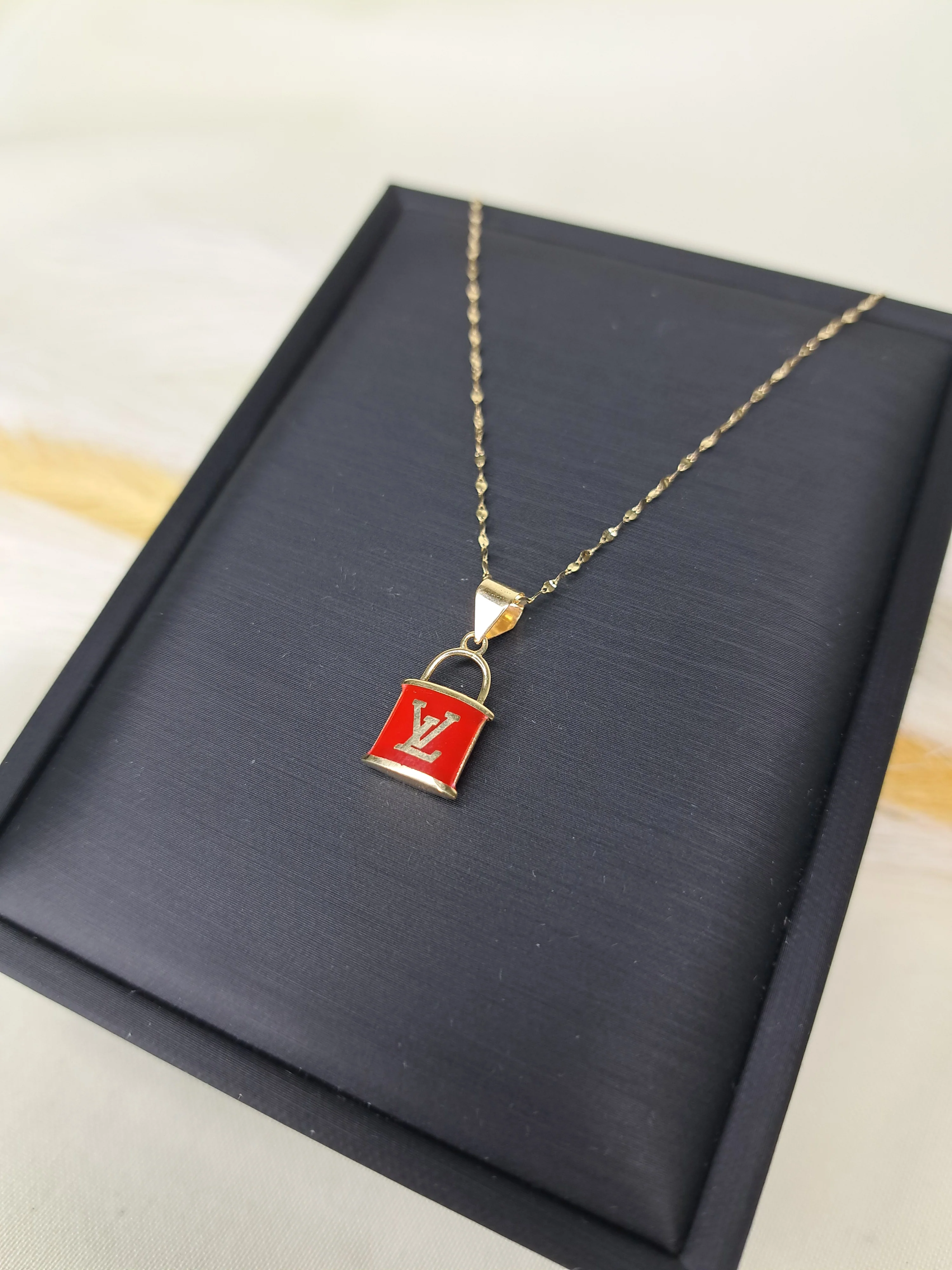 18K Pure Gold Lock Elegant Necklace - Image 3
