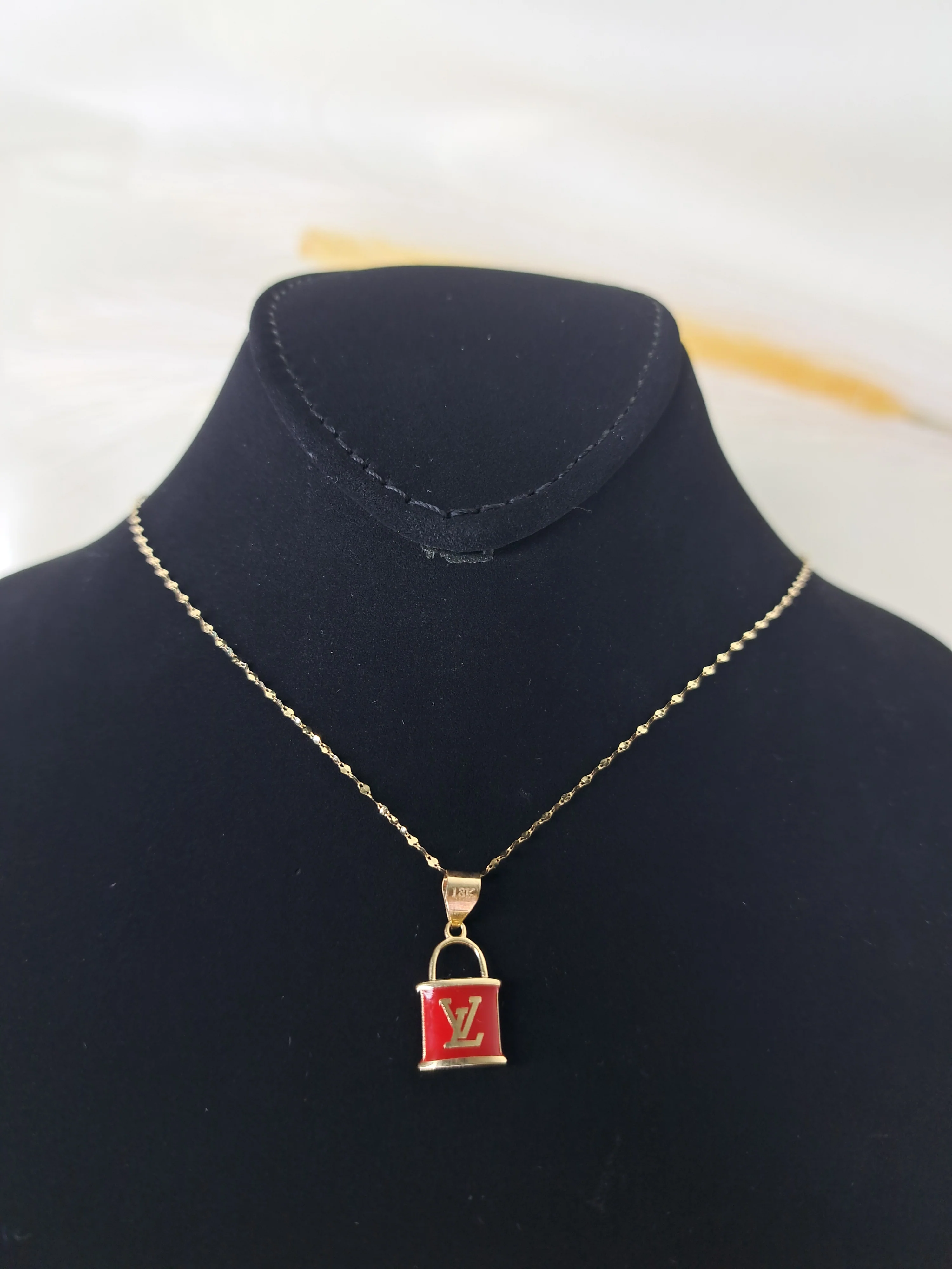 18K Pure Gold Lock Elegant Necklace - Image 4