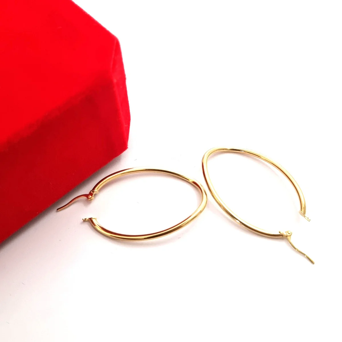 18K Pure Gold Oval Hoop Earrings Design - Image 5