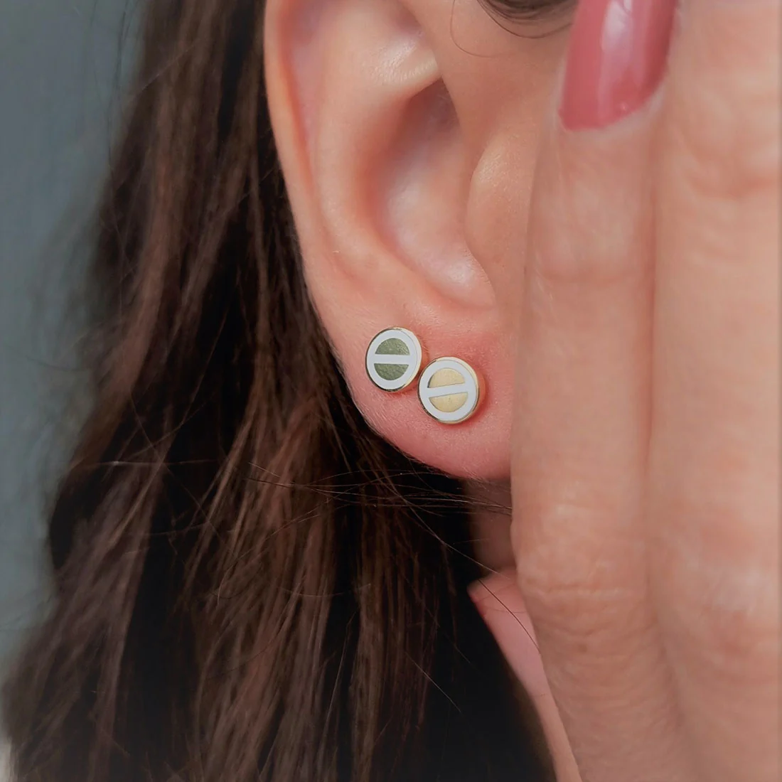18K Pure Gold White Elegant Stud Earrings Design
