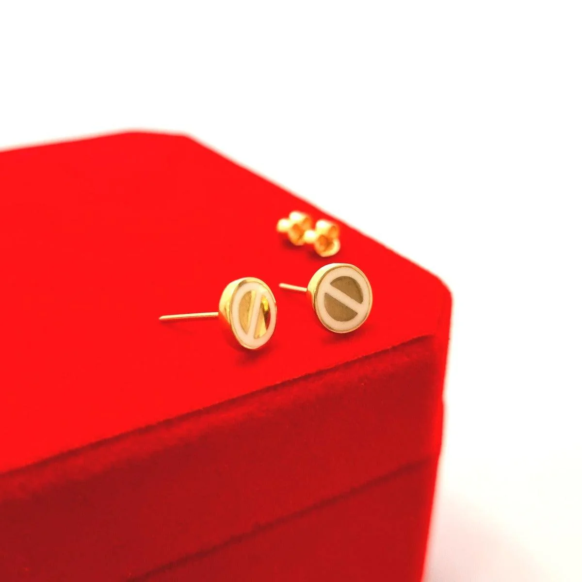 18K Pure Gold White Elegant Stud Earrings Design - Image 6